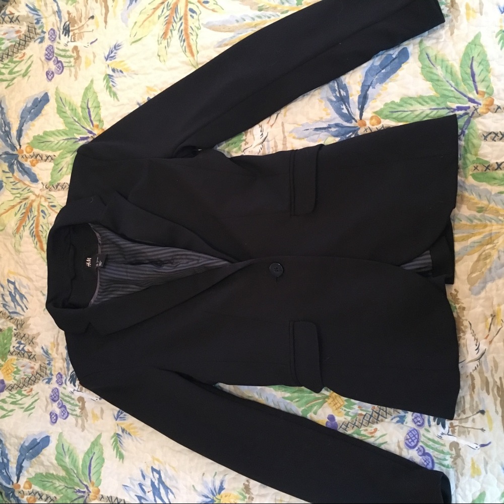 This blazer is too small!